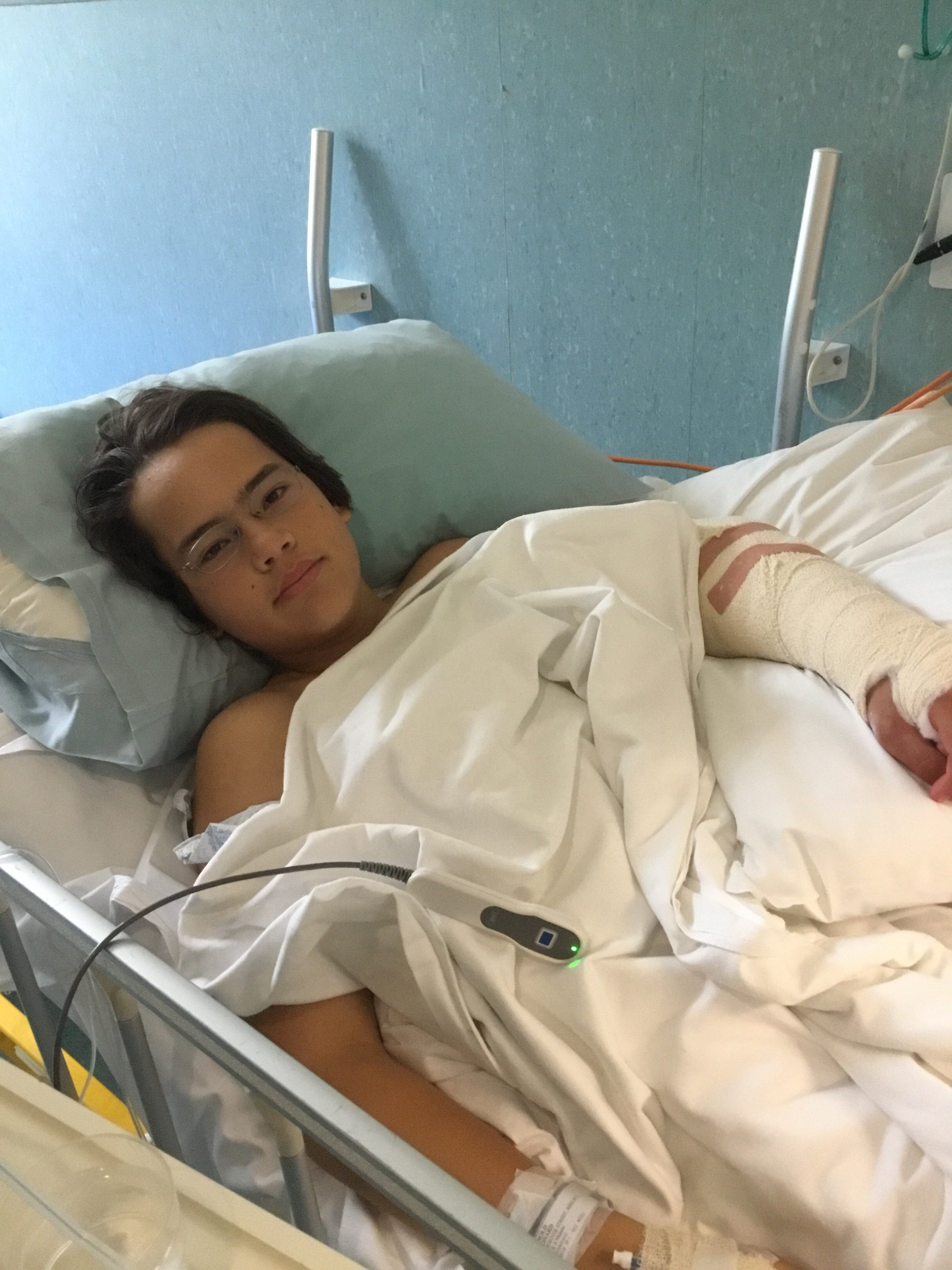 Leo nach der OP im Hospital von Christchurch